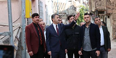 Başkan Eroğlu, tarihi sokaktaki restorasyonu inceledi