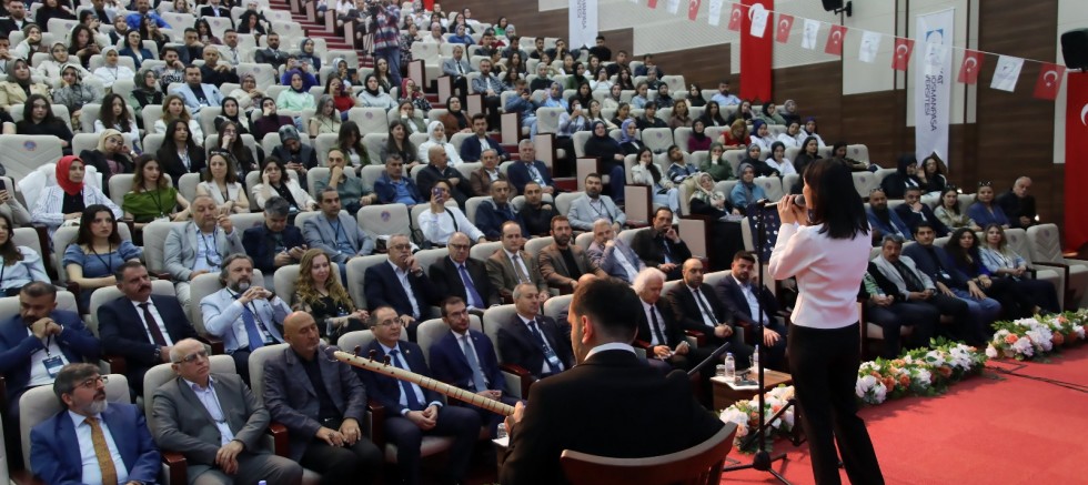 Sosyal Bilgilerde Uluslararası Buluşma: USBES 2025 Açılışı Gerçekleşti